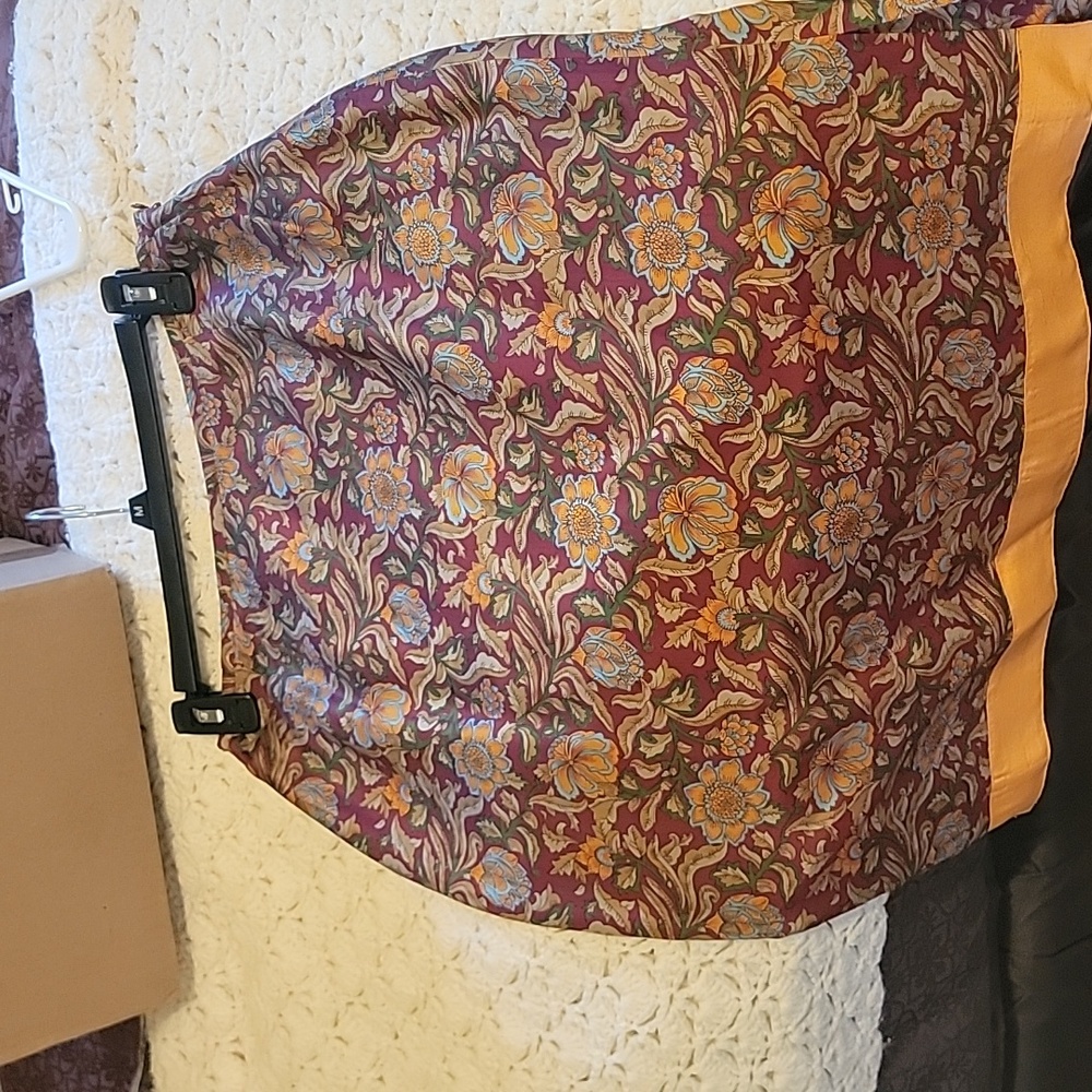 Harold's 100% Silk skirt